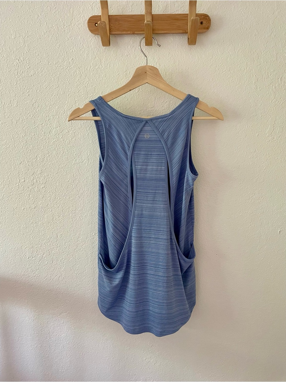Eddie Bauer XS Free Dry Athletic Draped Back Swing tank in Blue‎ Purple Stripe
